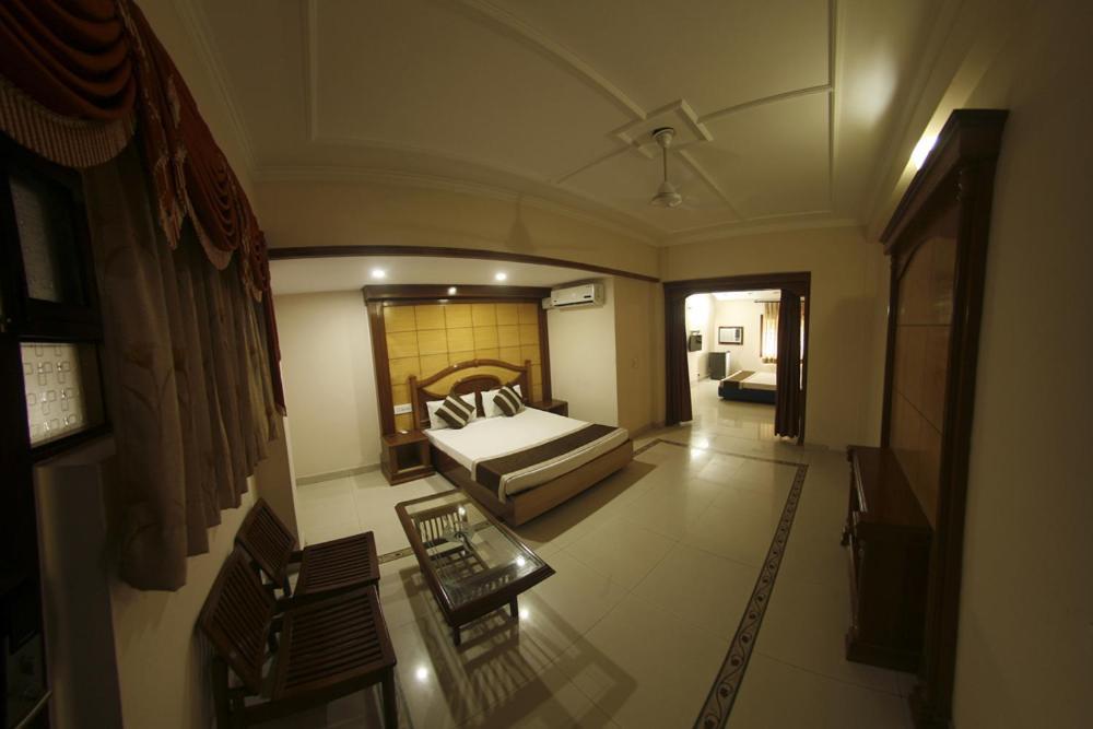 Hotel Dolphin Джаландхар Екстер'єр фото