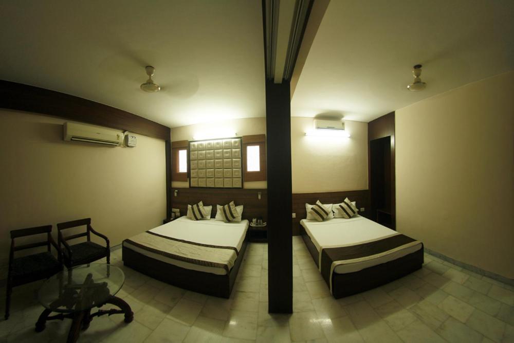 Hotel Dolphin Джаландхар Екстер'єр фото
